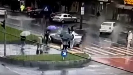 Doi tineri au fost spulberați pe trecerea de pietoni în Galați (VIDEO)