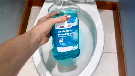 Trucul pe care nimeni nu îl bănuia! Ce se întâmplă dacă verși apă de gură în WC