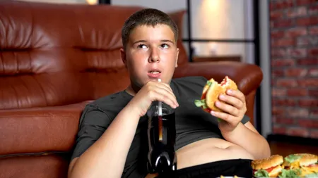 România este amenințată de o epidemie de diabet și OBEZITATE. Tot mai mulți adolescenți se îngrașă de la sedentarism și alimentație haotică