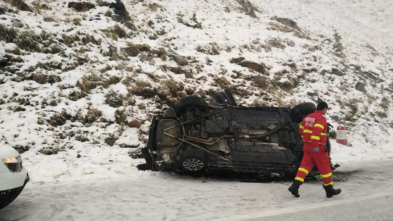 Accident grav pe Transfăgărășan: Patru tineri s-au prăbușit cu mașina de la o înălțime de 40 de metri - FOTO / VIDEO