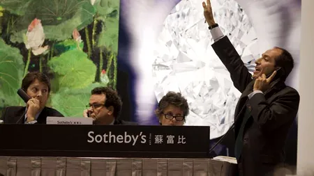 Un diamant alb, vândut la licitație cu peste 30 milioane de dolari