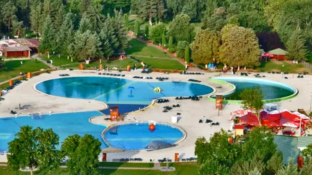 Cel mai mare ștrand din România, fără oameni în apă în prima zi din noul sezon, deși intrarea a fost liberă