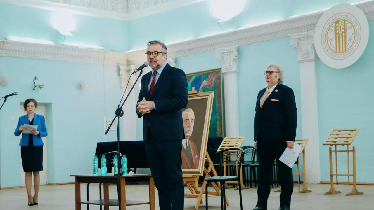 Lucian Romașcanu, vizită istorică la Chișinău / Cei trei ARTIȘTI premiați de miniștrii Culturii din România și Republica Moldova