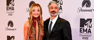 Rita Ora confirmă că este căsătorită cu regizorul Taika Waititi