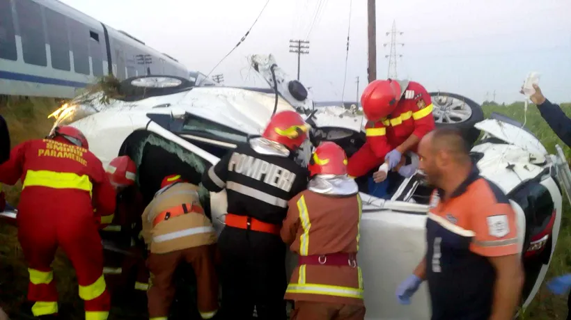 Un mort și trei răniți, după ce un tren a lovit o mașină, în Reghin, județul Mureș