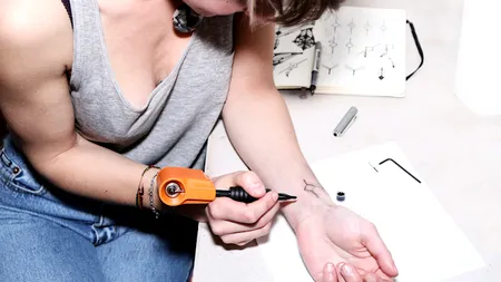 V-ați dorit dintotdeauna un tatuaj? Acum îl puteți crea chiar acasă