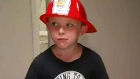 Mama lui și-a pierdut cunoștința. Ce a urmat l-a transformat pe acest băiețel într-un erou local