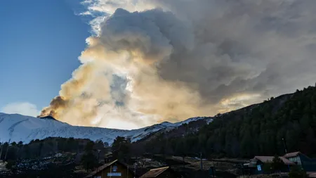 Spectacol al naturii în Italia: Vulcanul Etna a erupt după aproape 30 de ani