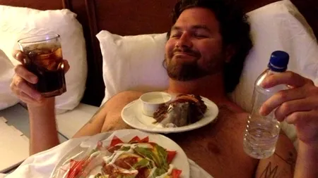 Lista celor 5 alimente pe care nu trebuie să le mănânci seara, înainte de culcare