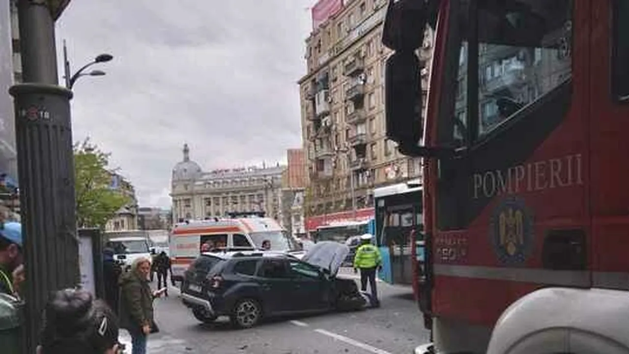 O fețită de 2 luni și un băiat de trei ani au ajuns la spital după un accident din centrul Bucureștiului