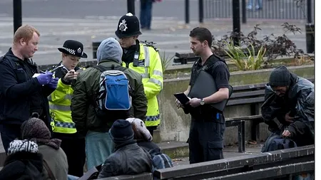 Daily Mail: Cerșetorii români s-au întors în Marea Britanie de Sărbători. Cât câștigă pe zi un cerșetor român 