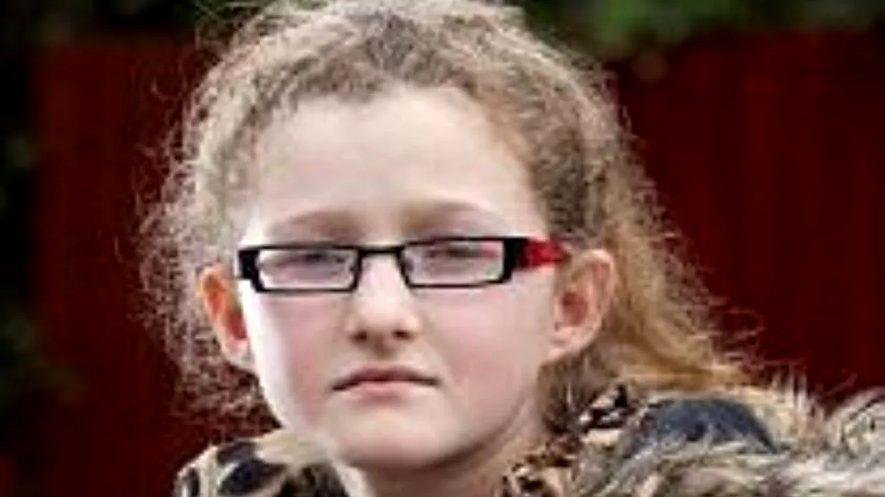 FOTO. Cum s-a îmbrăcat această elevă la școală. Profesorii au refuzat să o primească la ore