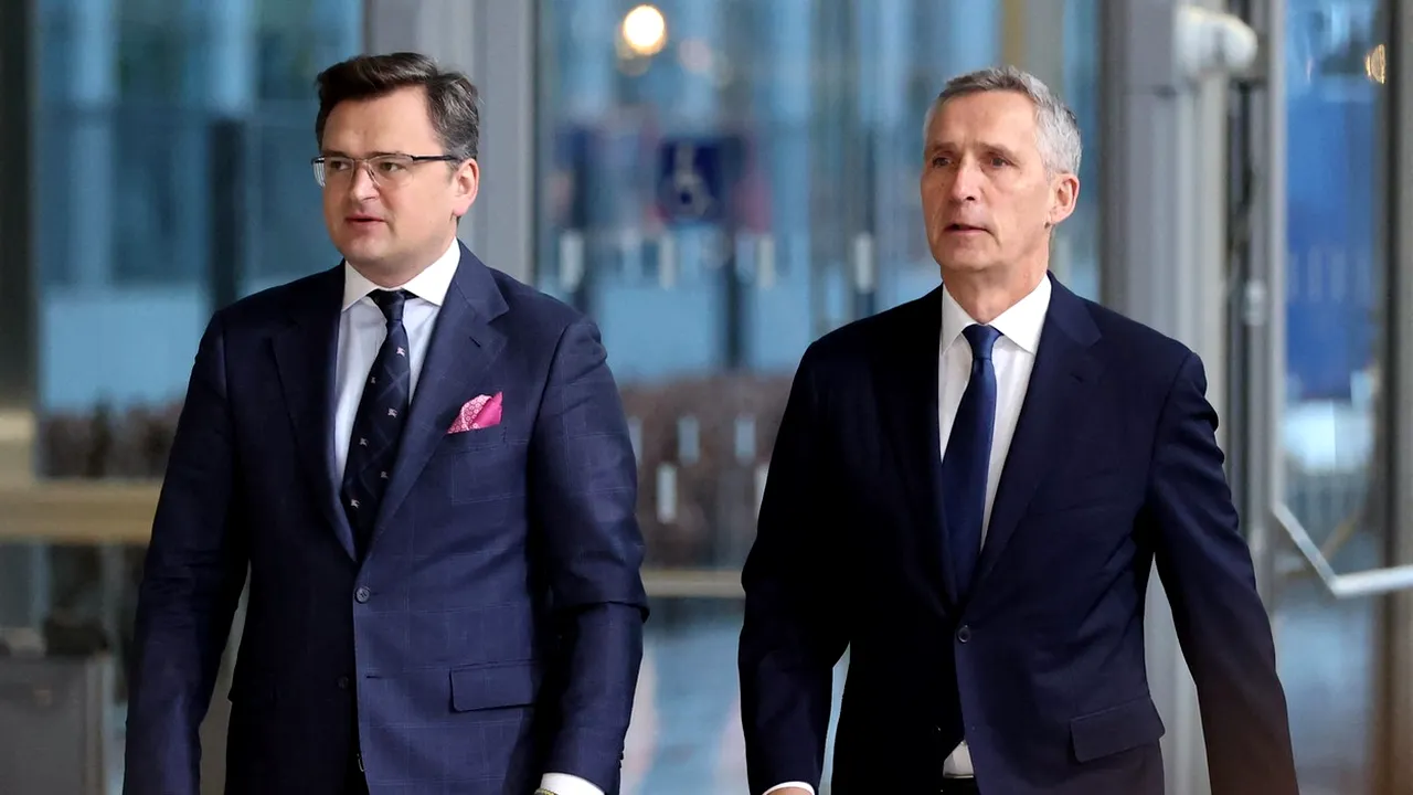 Ministrul ucrainean de Externe, la sediul NATO: ”Cu cât primim mai multe arme și cu cât ajung mai devreme în Ucraina, cu atât mai multe vieți omenești vor fi salvate”