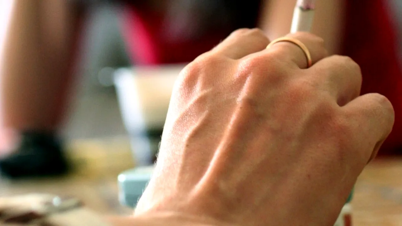 Studiu inedit: Care este legătura dintre economiile românilor și gramatică. De ce avem o predispoziție mai ridicată pentru fumat și obezitate