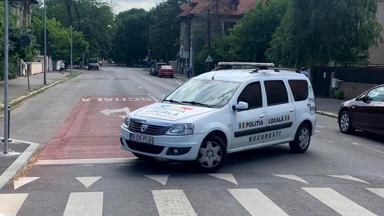 Caz ȘOCANT la o intersecție din București. Un șofer a călcat intenționat cu mașina un polițist local. Cum s-a întâmplat totul