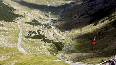 Mașină căzută într-o râpă pe Transfăgărăşan