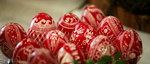 Paștele în Maramureș: Turiștii pot vopsi ouă și sunt întâmpinați cu carne de miel, sarmale și horincă