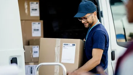 (P) Platformele de curierat promit să revoluționeze trimiterea coletelor în toată România