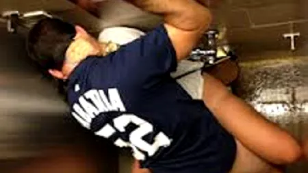 Povestea unei chelnerițe: „Nu mă pot abține să nu mă culc cu clienții, deși mă simt IEFTINĂ