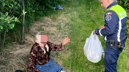 GESTUL unor polițiști din Botoșani pentru o bătrână de 80 de ani, flămândă, care își aștepta de câteva zile fiul la poartă