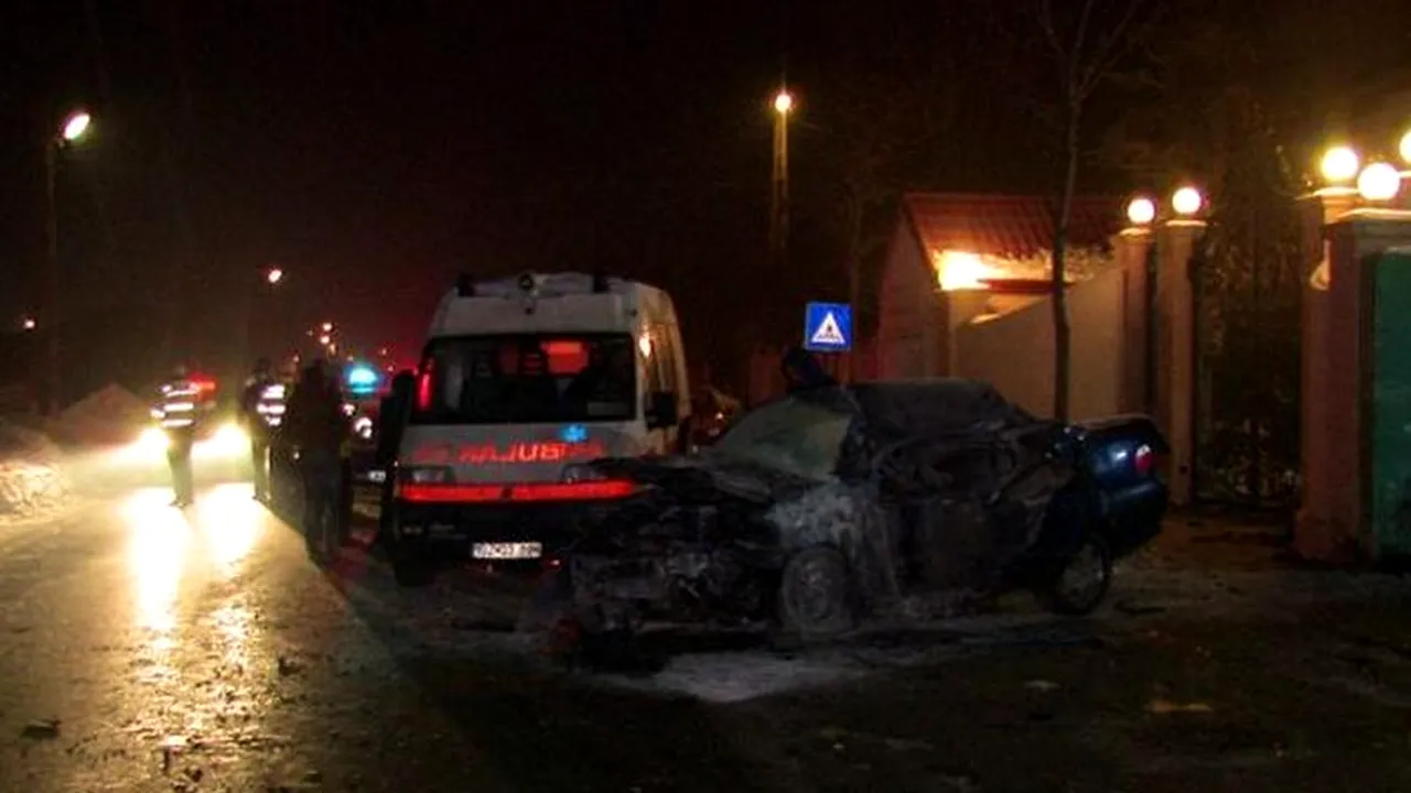 Doi tineri care se întorceau de la discotecă au murit într-un accident auto