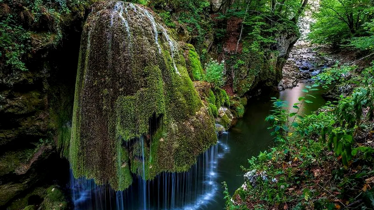 Cascada Bigăr, din Caraș-Severin, lăudată din nou de străini. 