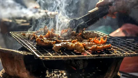 COVID-19. În plină pandemie de coronavirus, 25 de români au încins grătarele pe malul unui lac din Franţa