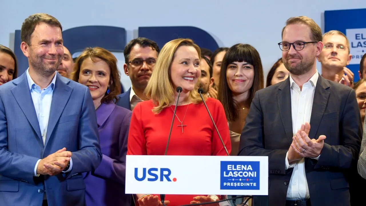 Cine este Cătălin Georgescu, SOȚUL Elenei Lasconi. Cei doi s-au cunoscut la 18 ani de la divorțul jurnalistei de primul soț