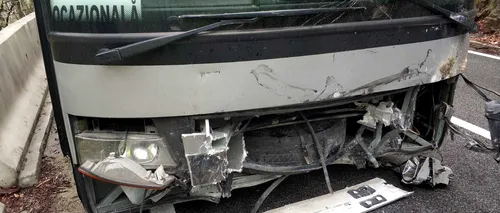 Un autocar plin cu pelerini s-a ciocnit cu o mașină condusă de un șofer băut în județul Gorj - FOTO