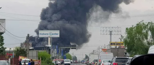 Incendiu puternic la un centru comercial din Afumați: Intervin 17 autospeciale de stingere / Cetățenii, informații prin sistemul Ro-Alert / Garda de Mediu anunță un control - VIDEO/ FOTO