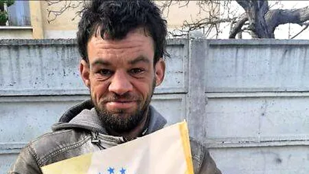 Sărman plătit cu trei lei, pentru a se poza cu steagul PNL. Orban: PSD profită de sărăcia oamenilor