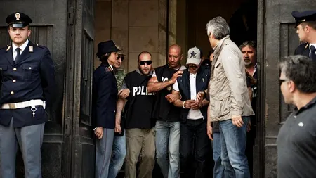 Șase membri Camorra, acuzați de răpirea unui român, au fost arestați