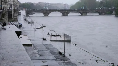 Autostrăzi închise și localități EVACUATE, din cauza intemperiilor din mai multe regiuni ale Italiei