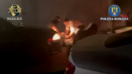 Cum a fost prins în flagrant un bărbat care vindea drogul „cristal” pe mii de lei. Imagini spectaculoase surprinse de agenții DIICOT