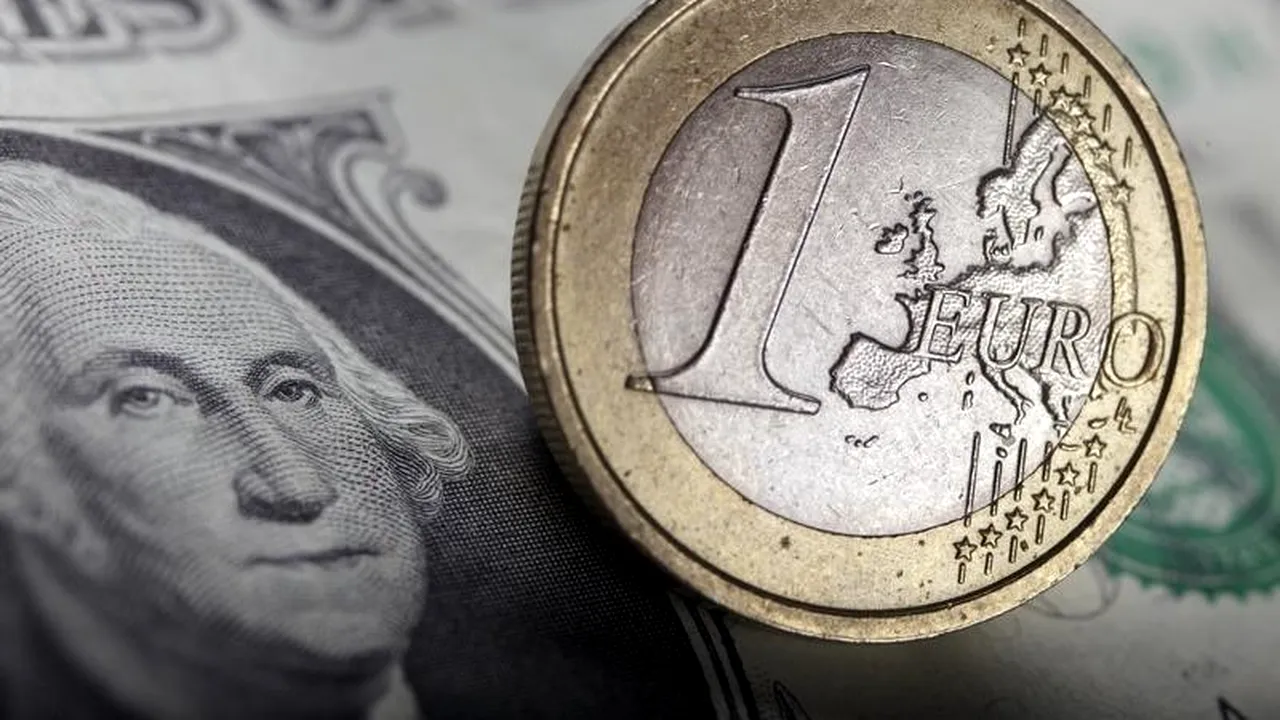 CURS VALUTAR BNR. Prețul euro scade. Leul românesc, în depreciere în față dolarului american