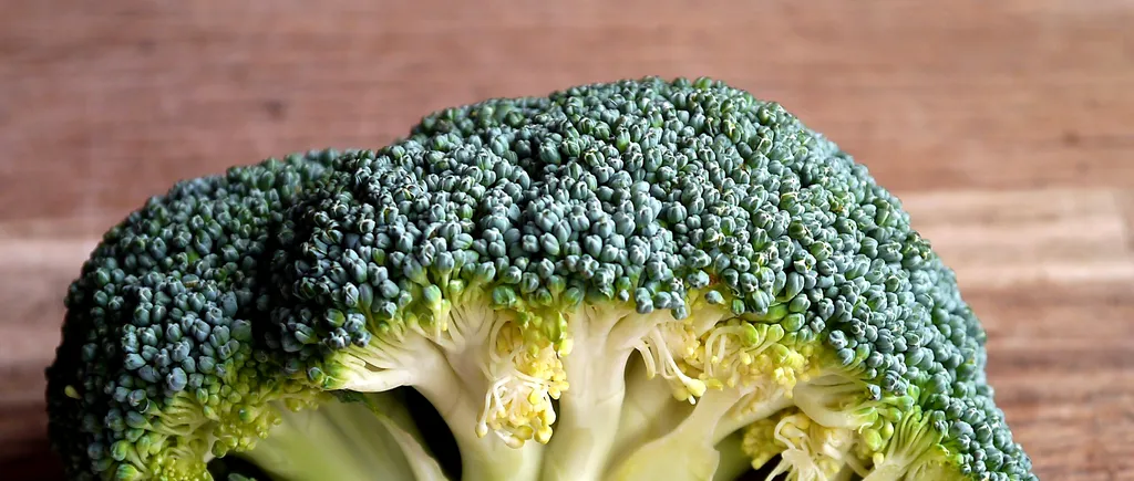 IREAL! Ce a a descoperit un bărbat în punga cu broccoli pe care a cumpărat-o dintr-un supermarket