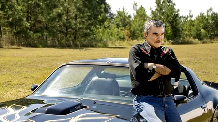 Burt Reynolds a ajuns la fundul sacului. Scoate la licitație chiar și premiile Emmy și Globul de Aur