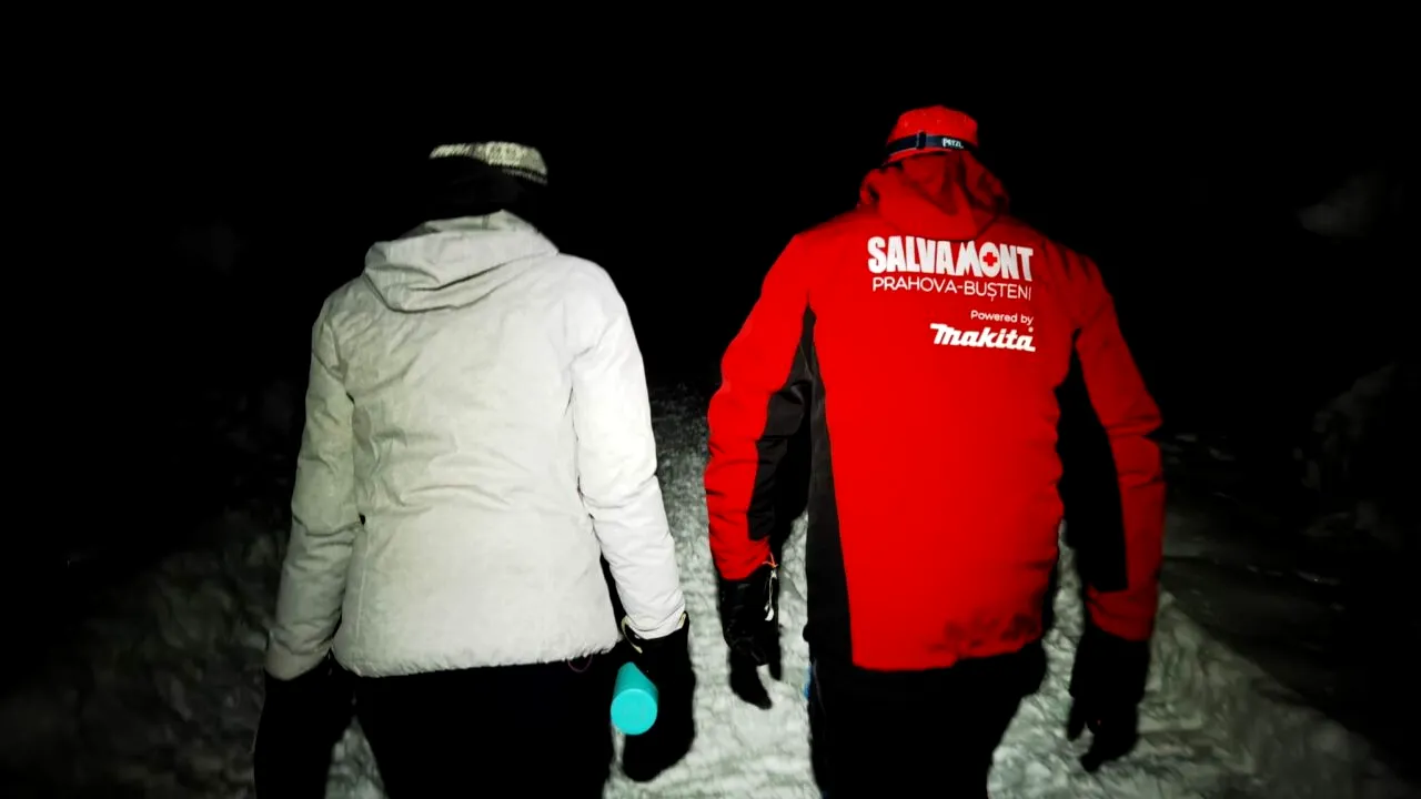 O turistă din Elveţia s-a RĂTĂCIT în masivul Bucegi și a umblat ore în șir prin zăpadă. Femeia a fost găsită de salvamontiști în apropiere de o cabană