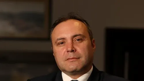 INTERVIU | Dumitru Chisăliță (AEI): Locatarii din blocurile cu centrală comună proprie pot primi compensații la factura de gaze, dar nu mulți președinți de asociații s-au implicat