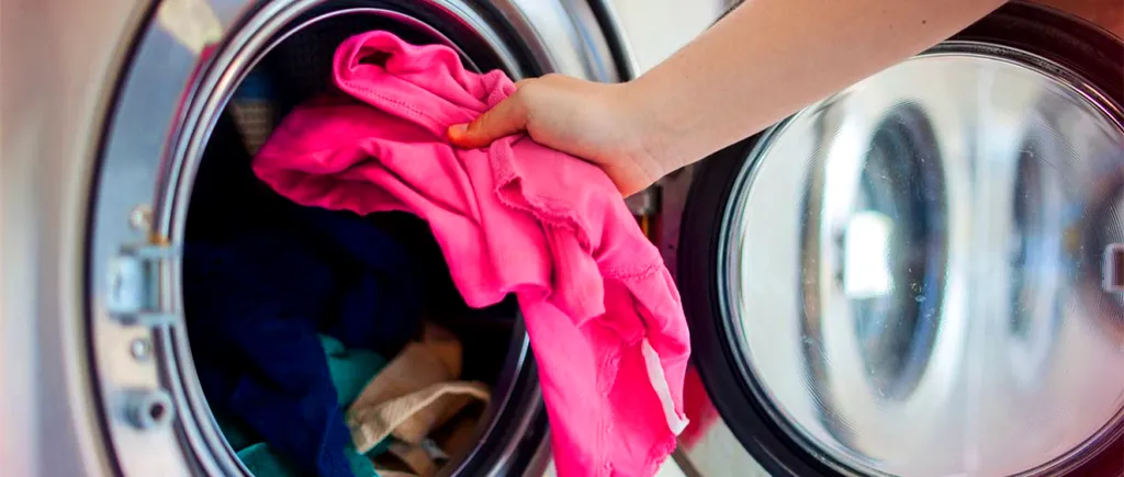 Cum să USUCI rufele umede pe care tocmai le-ai spălat, în doar 15 minute