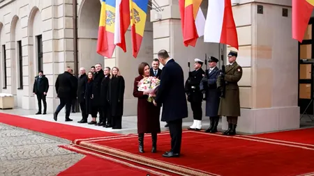 Maia Sandu, întâmpinată de omologul polonez. „Extinderea UE nu este un act de generozitate, ci o investiție în securitate”, afirmă președintele Republicii Moldova