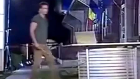 Clipul în care Mircea Badea AMENINȚĂ cu bătaia și cu moartea un motociclist, șters de pe internet de Antena 3. Imaginile au fost recuperate