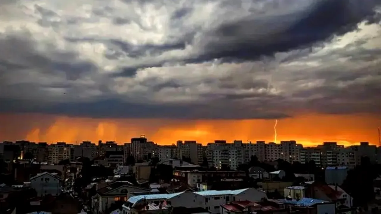 Meteorologii ACCUWEATHER anunță vreme extremă în România. Ce se întâmplă în București, începând de vineri
