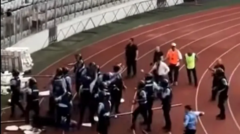 DECIZII. Suporterul U Cluj care a lovit un jandarm cu un scaun în cap, condamnat la 7 ani și șase luni de închisoare (VIDEO)