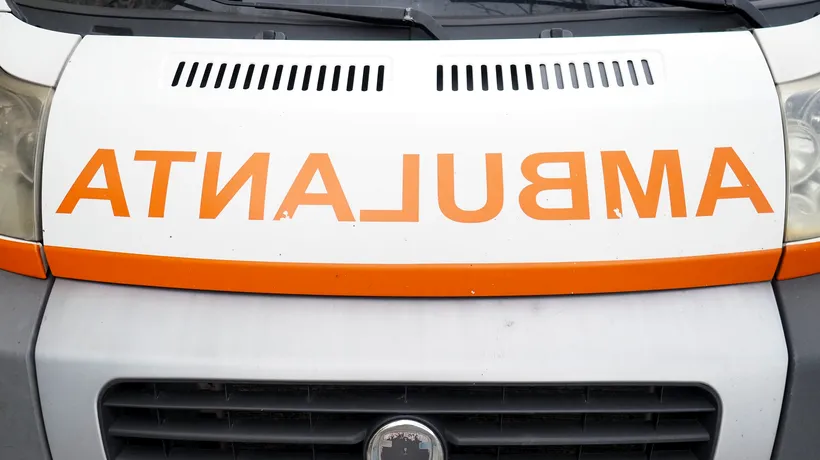 Incident în Suceava. O ambulanţă a luat foc în mers