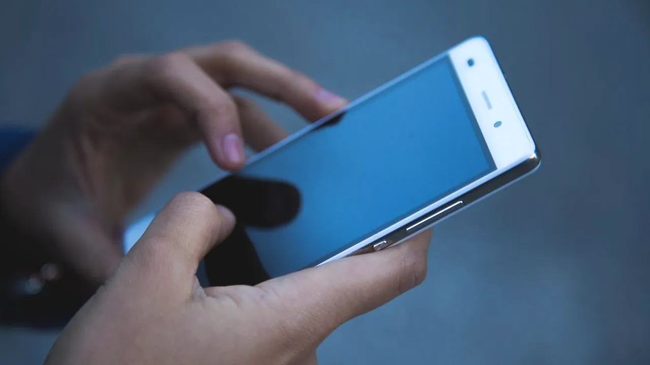 TikTok BLOCHEAZĂ postările utilizatorilor „urâți, săraci, grași sau cu dizabilități”
