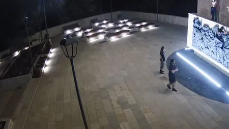 Act de vandalism în jurul statuii ecvestre a lui Ștefan cel Mare: „Cum se mai distrează tinerii în ziua de azi