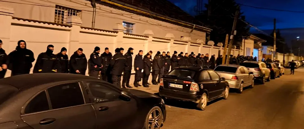 FOTO: Polițiștii de la Penitenciarul Craiova, protest de la prima oră a dimineții. Principalele nemulțumiri