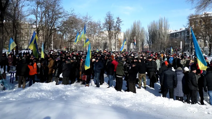 PROTESTE ÎN UCRAINA. Cum arată Euromaidanul din Dnepropetrovsk, oraș pro-Ianukovici. VIDEOREPORTAJ GÂNDUL
