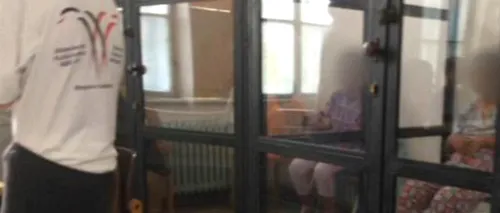 Tratament șocant aplicat pacienților la Spitalul Municipal Sighetu Marmației: Oameni cu dizabilități sunt ținuți în cuști sau legați cu cârpe de paturi / Șeful CJ Maramureș: Sunt funcționari care trebuie să răspundă - FOTO